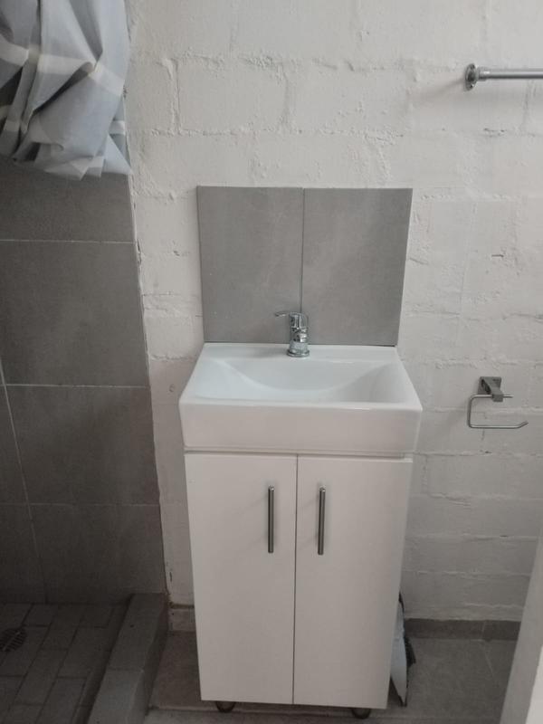 To Let 1 Bedroom Property for Rent in Highbury Western Cape